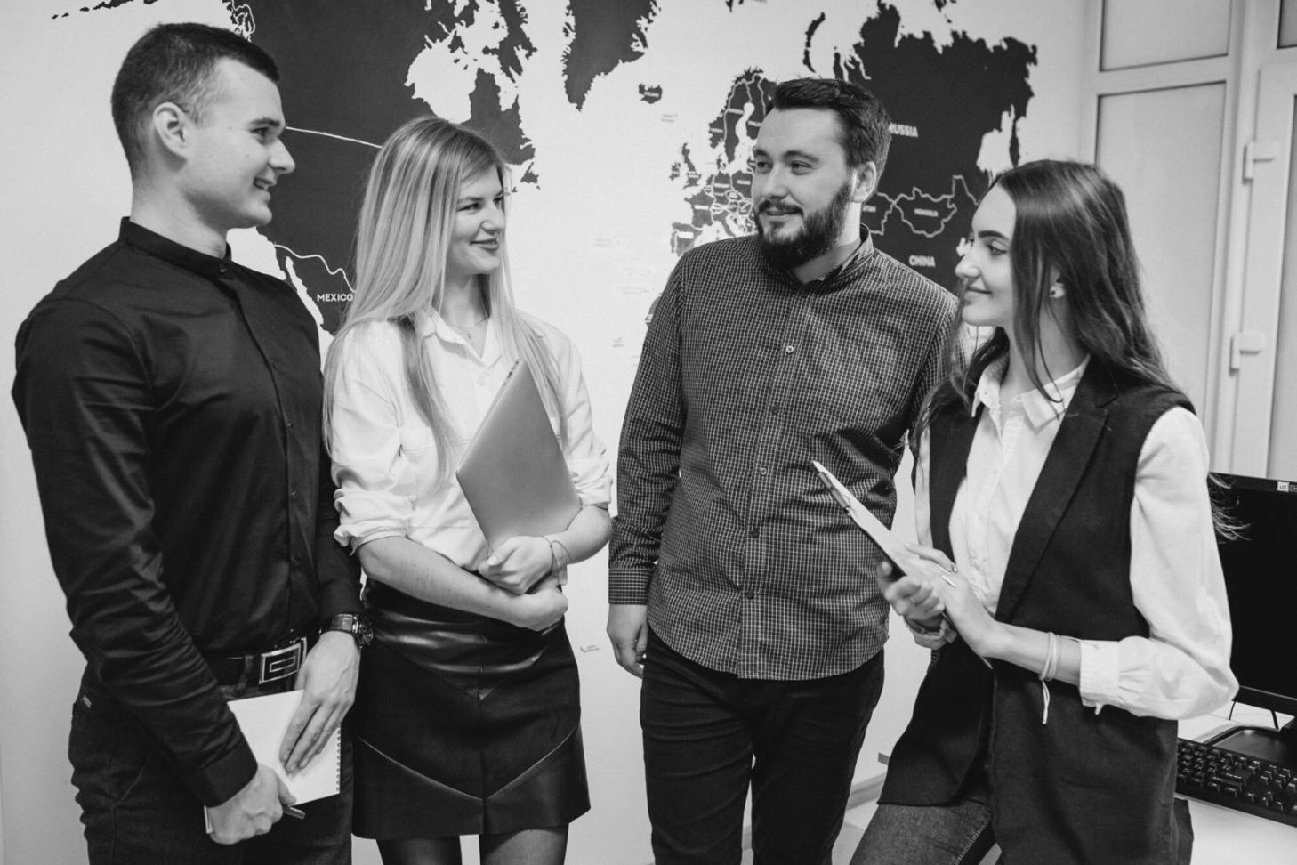 Detailansicht von Finanzberichten und Rentabilitätskennzahlen während einer Analyse